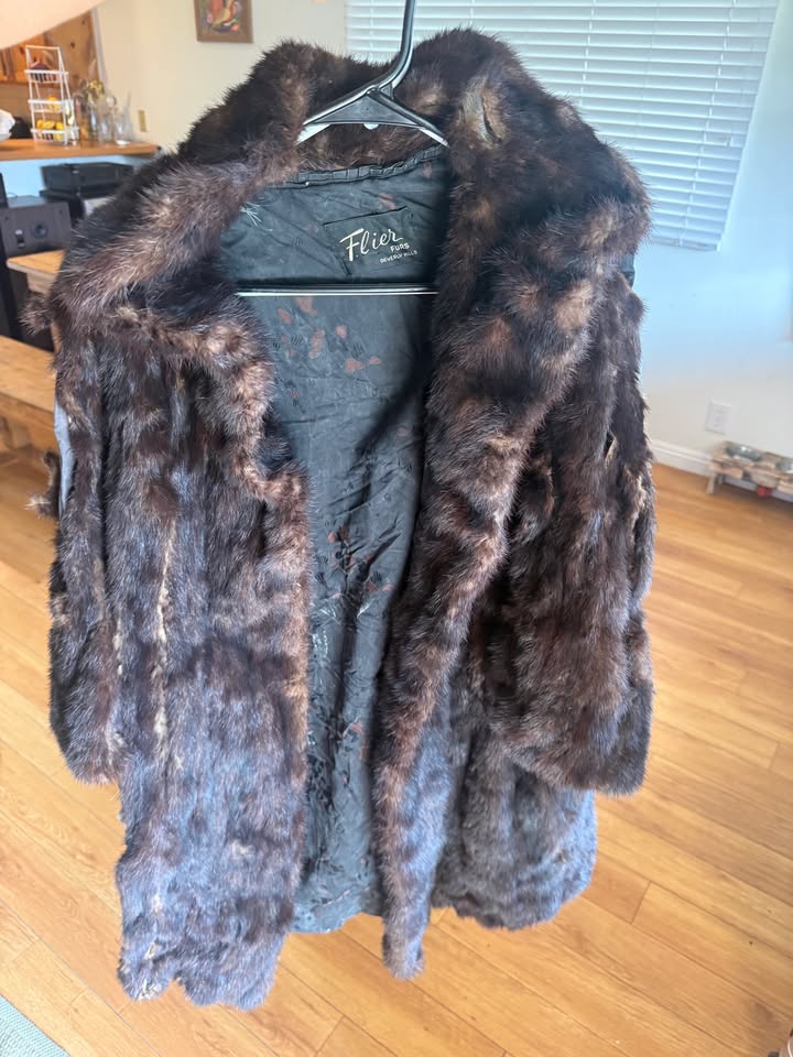 Mink coat, Flier Furs lining visible